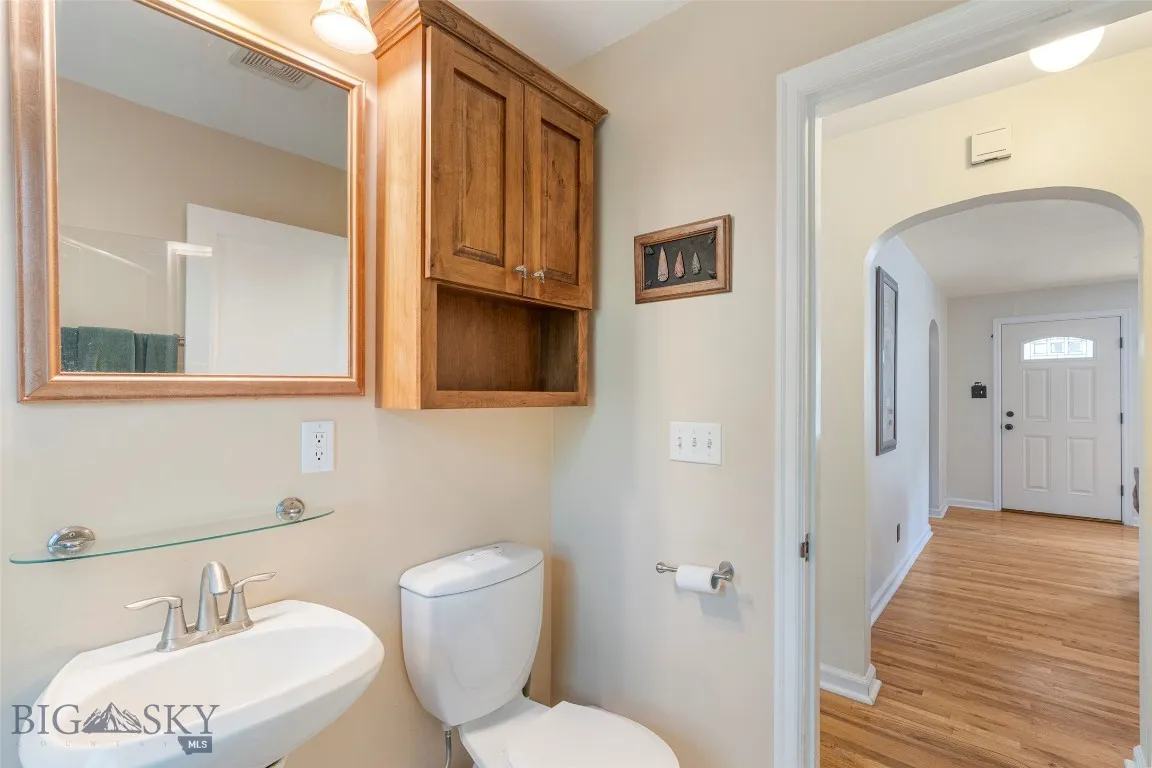 Bathroom in between bedrooms