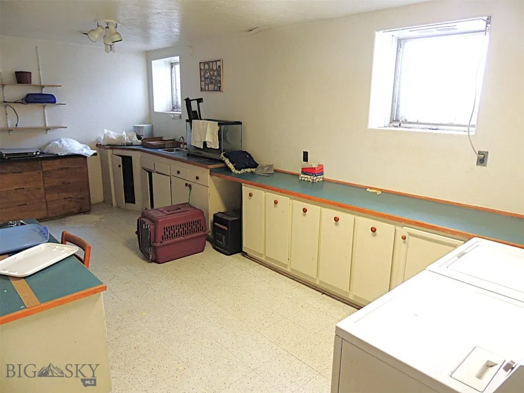 611 Hobson Avenue, Butte, Montana 59701, Butte, Montana 59701, 4 Bedrooms Bedrooms, ,2 BathroomsBathrooms,Residential,For Sale,611 Hobson Avenue, Butte, Montana 59701,0,409399