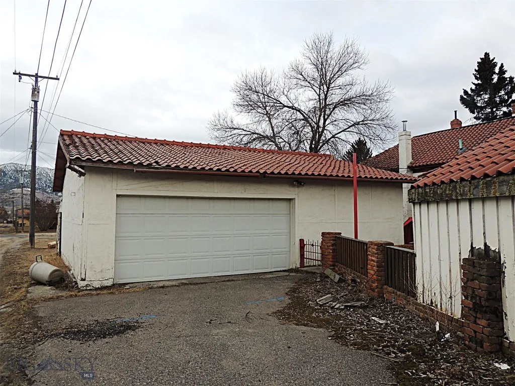 611 Hobson Avenue, Butte, Montana 59701, Butte, Montana 59701, 4 Bedrooms Bedrooms, ,2 BathroomsBathrooms,Residential,For Sale,611 Hobson Avenue, Butte, Montana 59701,0,409399