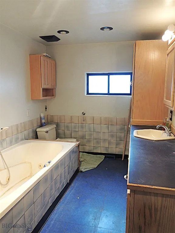 611 Hobson Avenue, Butte, Montana 59701, Butte, Montana 59701, 4 Bedrooms Bedrooms, ,2 BathroomsBathrooms,Residential,For Sale,611 Hobson Avenue, Butte, Montana 59701,0,409399