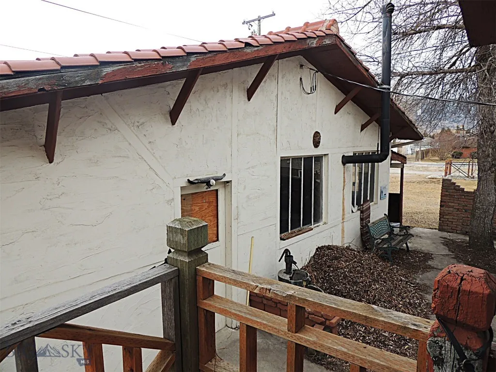 611 Hobson Avenue, Butte, Montana 59701, Butte, Montana 59701, 4 Bedrooms Bedrooms, ,2 BathroomsBathrooms,Residential,For Sale,611 Hobson Avenue, Butte, Montana 59701,0,409399