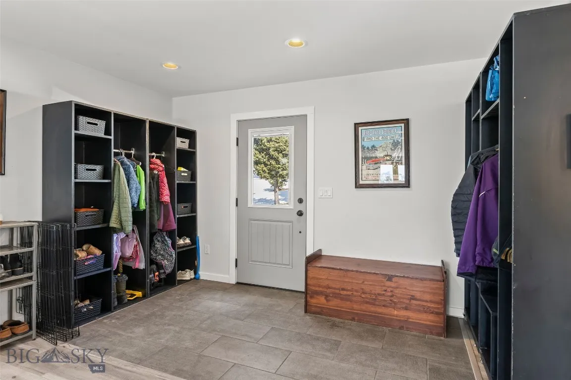 Front entry w/ mud room area