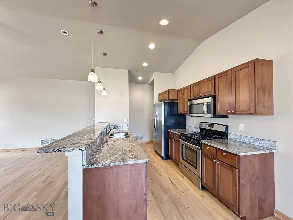 Eating Bar and granite counter tops