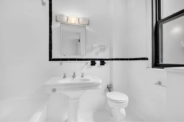 1105 PARK Avenue, New York City, NY 10128