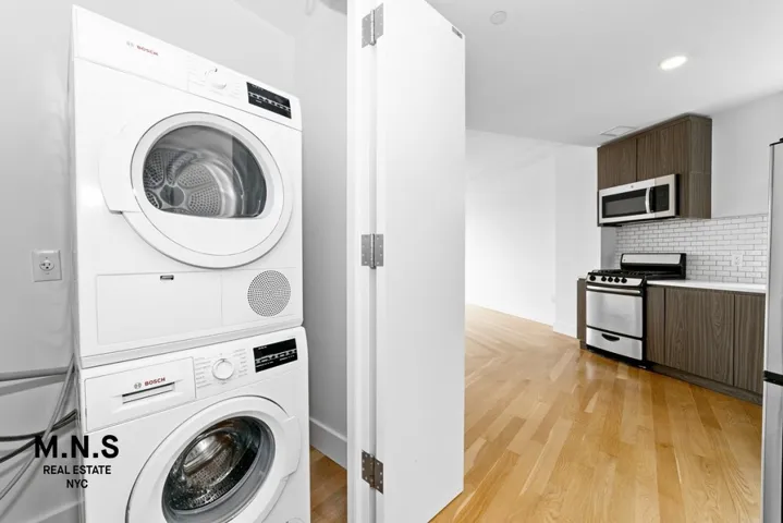 37-14 36th Street, Newyorkcity, New York 11101, 2 Chambres Chambres, 4 Chambres Chambres,2 Salle de bainSalle de bain,Residential Lease,A Louer,36th,RLS10966111