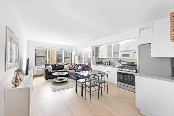 245 E 24th Street 11k, New York City, New York 10010, 2 Chambres Chambres,1 Salle de bainsSalle de bain,Residential,For Sale,24th,RLS10968034