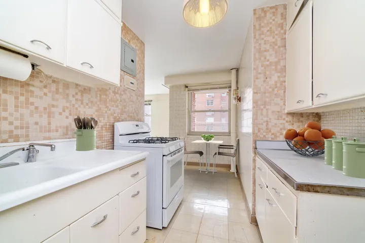 80 la Salle Street, New York City, NY 10027