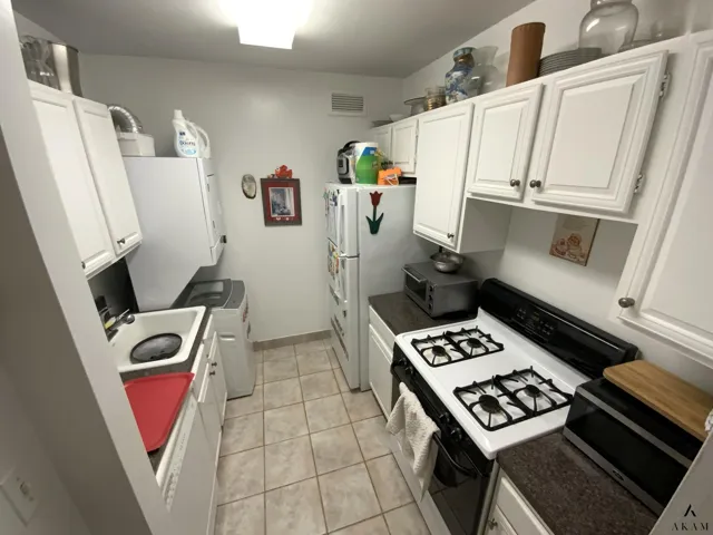 269-10 Grand Central Parkway, New York City, NY 11005