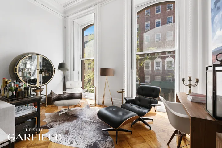 27 W 9TH Street, New York City, NY 10011