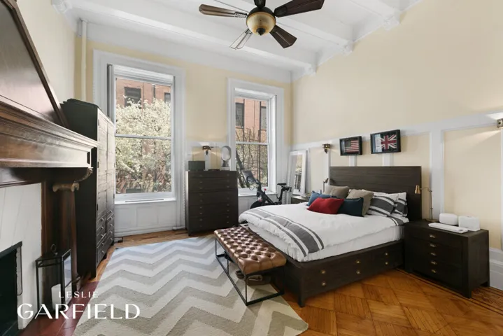 27 W 9TH Street, New York City, NY 10011