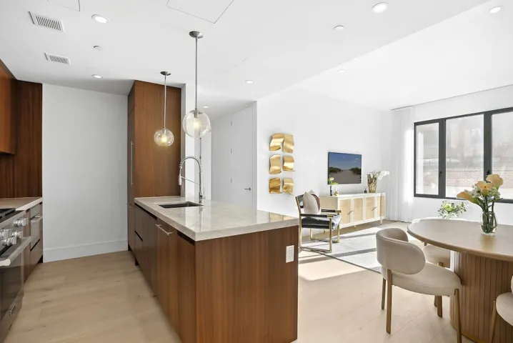 244 E 52ND Street, New York City, NY 10022