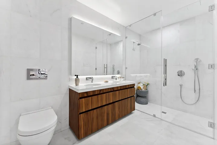 244 E 52ND Street, New York City, NY 10022