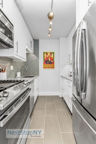 400 E 56TH Street, New York City, NY 10022