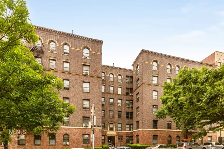 43-09 40th Street 4-f, New York City, New York 11104, 2 Rooms Rooms,1 BathroomBathrooms,Residential Lease,For Rent,40th,RLS20015574
