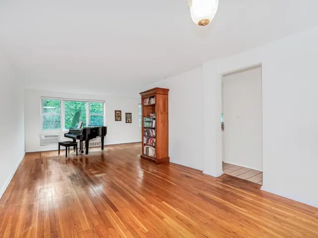 679 W 239th Street 3j, New York City, New York 10463, 1 Bedroom Bedrooms, 3 Rooms Rooms,1 BathroomBathrooms,Residential,For Sale,239TH,RLS20035145