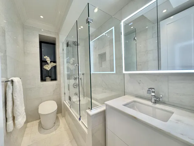 140 W 58th Street, New York City, NY 10019