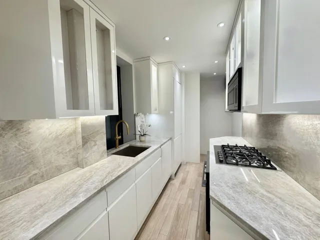 140 W 58th Street, New York City, NY 10019