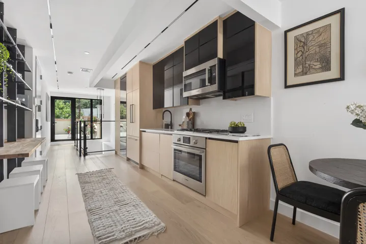 61 N HENRY Street, New York City, NY 11222