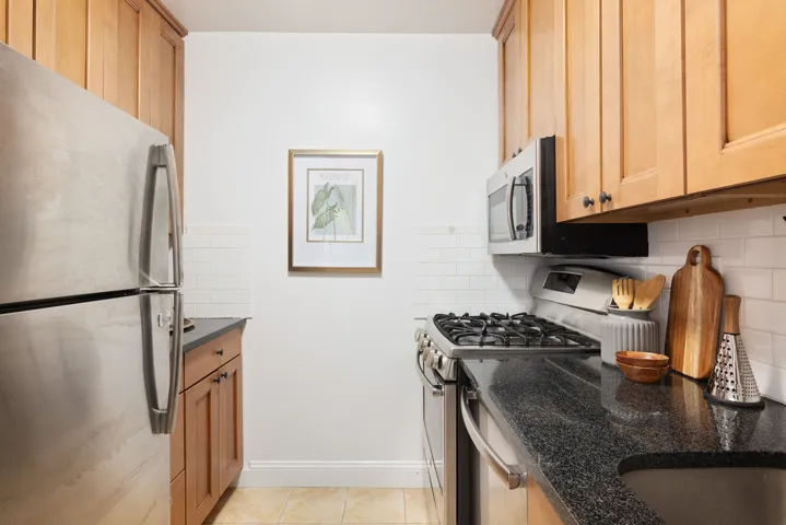 2025 BROADWAY, New York City, NY 10023
