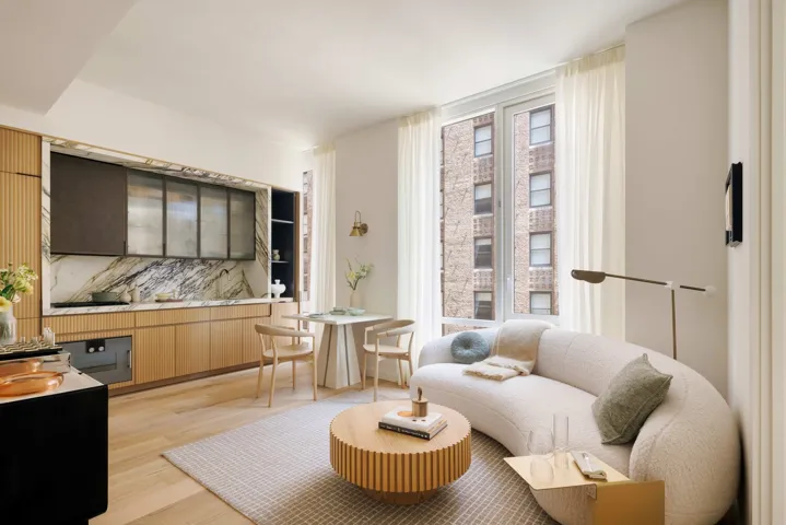 135 E 47TH Street, New York City, NY 10017
