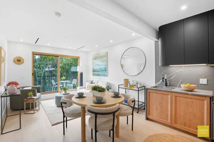 19 N HENRY Street, New York City, NY 11222