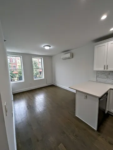 1661 Nostrand Avenue 2f, New York City, New York 11226, 1 Bedroom Bedrooms, 2 Rooms Rooms,1 BathroomBathrooms,Residential Lease,For Rent,NOSTRAND,RLS20052537