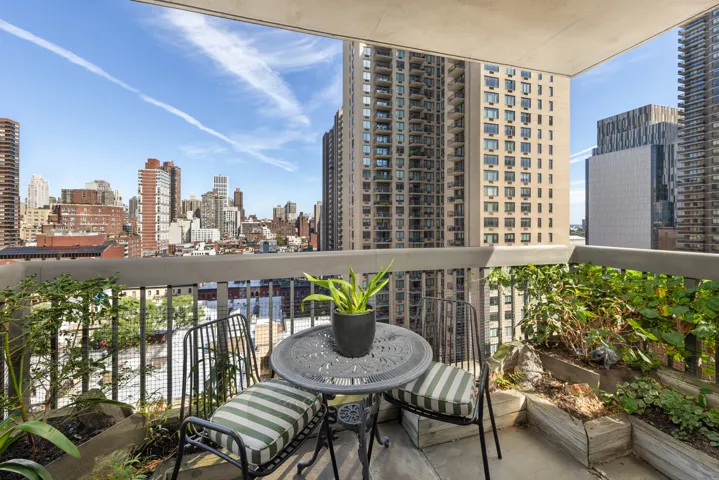 422 E 72ND Street, New York City, NY 10021
