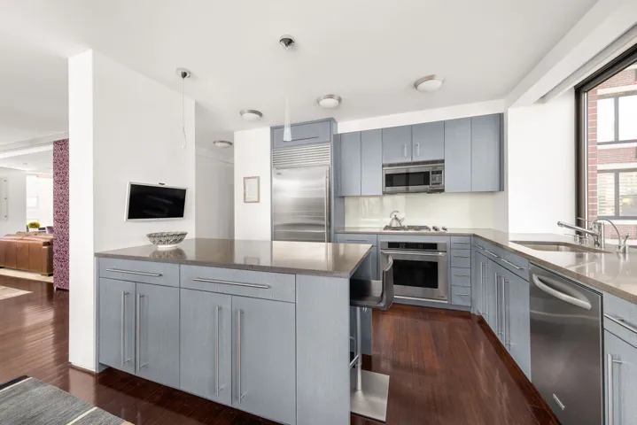 422 E 72ND Street, New York City, NY 10021