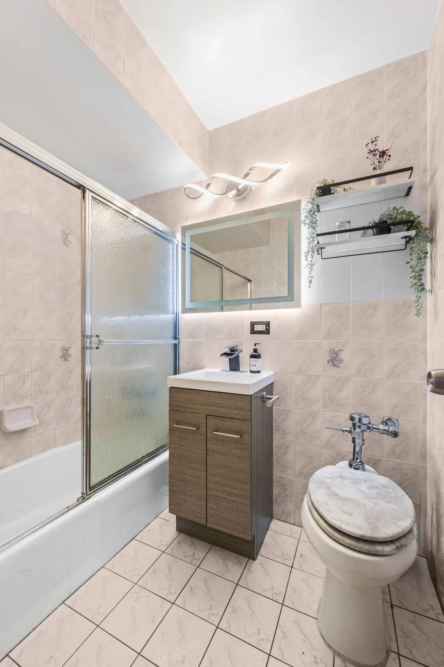 1874 Pelham Parkway S 5b, New York City, New York 10461, 1 Chambre Chambres, 3 Chambres Chambres,1 Salle de bainsSalle de bain,Residential,For Sale,Pelham,RLS20054809 1874 Pelham Parkway S 5b, New York City, New York 10461, 1 Chambre Chambres, 3 Chambres Chambres,1 Salle de bainsSalle de bain,Residential,For Sale,Pelham,RLS20054809