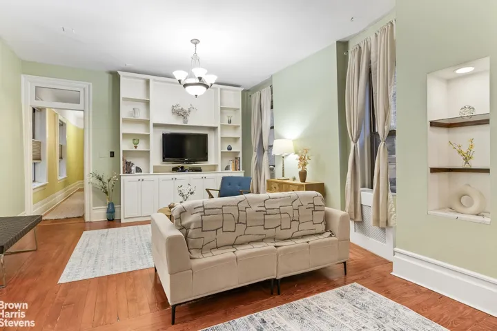 702 W END Avenue, New York City, NY 10025
