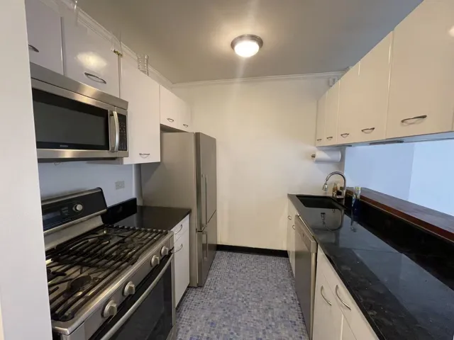 2 S END Avenue, New York City, NY 10280