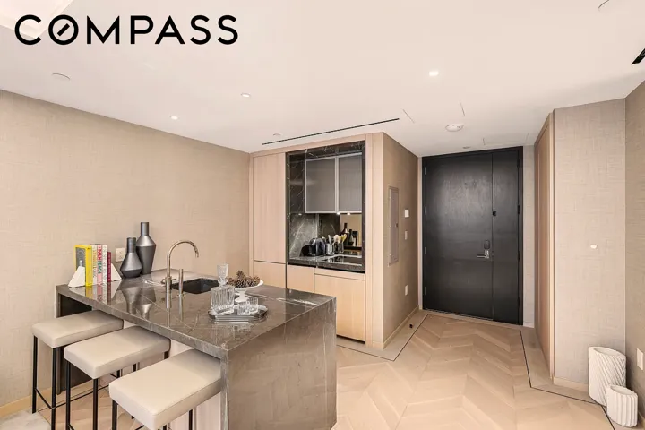 685 5th Avenue, New York City, NY 10022