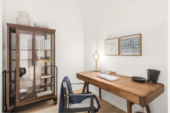 135 E 47TH Street, New York City, NY 10017