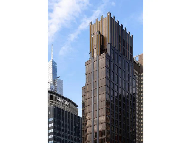 135 E 47TH Street, New York City, NY 10017