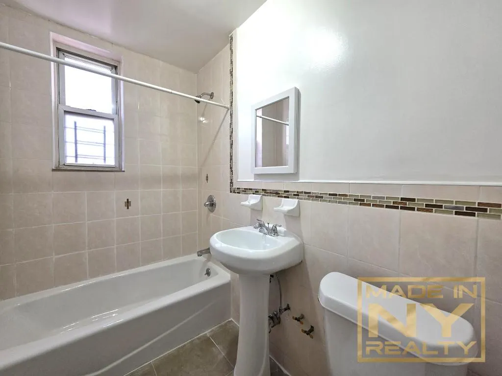 36-20 Parsons Boulevard 3e, New York City, New York 11354, 1 Bedroom Bedrooms, 3 Rooms Rooms,1 BathroomBathrooms,Residential Lease,For Rent,Parsons,RLS20063022 36-20 Parsons Boulevard 3e, New York City, New York 11354, 1 Bedroom Bedrooms, 3 Rooms Rooms,1 BathroomBathrooms,Residential Lease,For Rent,Parsons,RLS20063022