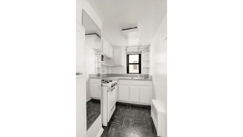220 E 57TH Street, New York City, NY 10022