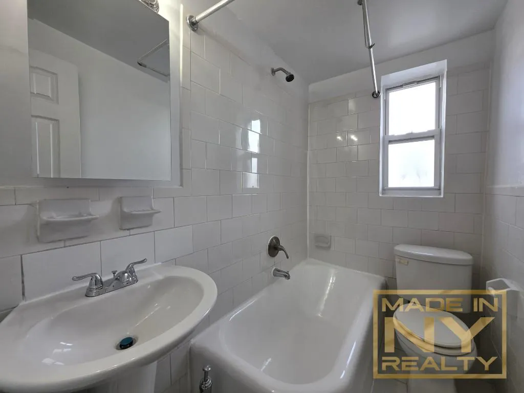 122-20 Ocean Promenade 3a, New York City, New York 11694, 1 Chambre Chambres, 3 Chambres Chambres,1 Salle de bainsSalle de bain,Residential Lease,A Louer,Ocean Promenade,RLS20064182 122-20 Ocean Promenade 3a, New York City, New York 11694, 1 Chambre Chambres, 3 Chambres Chambres,1 Salle de bainsSalle de bain,Residential Lease,A Louer,Ocean Promenade,RLS20064182