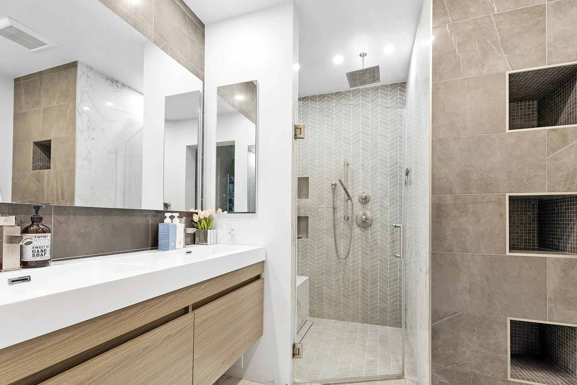 22 E 81st Street 1, New York City, New York 10028, 2 Bedrooms Bedrooms, 5 Rooms Rooms,3 BathroomsBathrooms,Residential Lease,For Rent,81st,RLS20064665 22 E 81st Street 1, New York City, New York 10028, 2 Bedrooms Bedrooms, 5 Rooms Rooms,3 BathroomsBathrooms,Residential Lease,For Rent,81st,RLS20064665