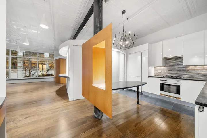 107 W 25th Street 2d, New York City, New York 10001-7202, 2 Bedrooms Bedrooms, 5 Rooms Rooms,2 BathroomsBathrooms,Residential Lease,For Rent,25th,RLS20065496