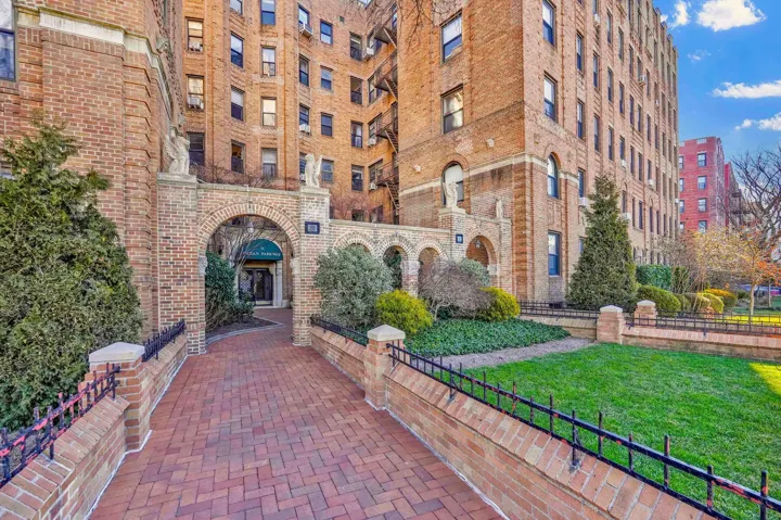 71 Ocean Parkway, New York City, NY 11218