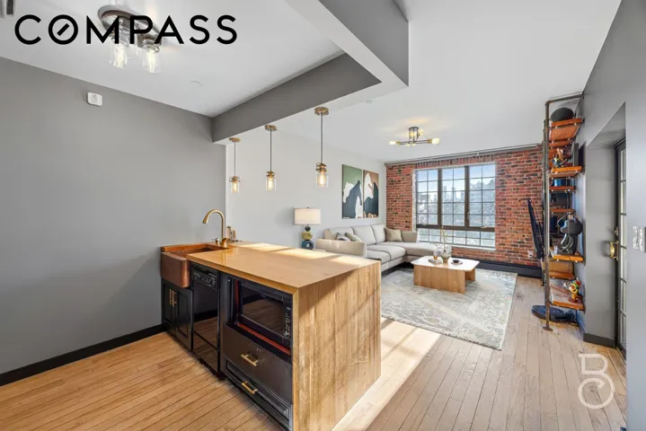 25-25 Newtown Avenue, New York City, NY 11102