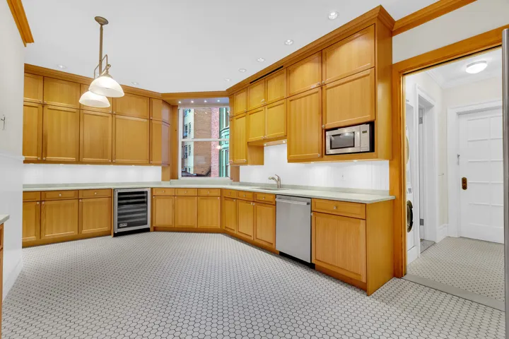 135 Central Park W 5nc, New York City, New York 10023, 4 Bedrooms Bedrooms, 9 Rooms Rooms,6 BathroomsBathrooms,Residential Lease,For Rent,CENTRAL,RLS20068961