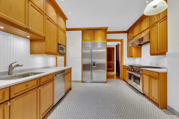 135 Central Park W 5nc, New York City, New York 10023, 4 Bedrooms Bedrooms, 9 Rooms Rooms,6 BathroomsBathrooms,Residential Lease,For Rent,CENTRAL,RLS20068961