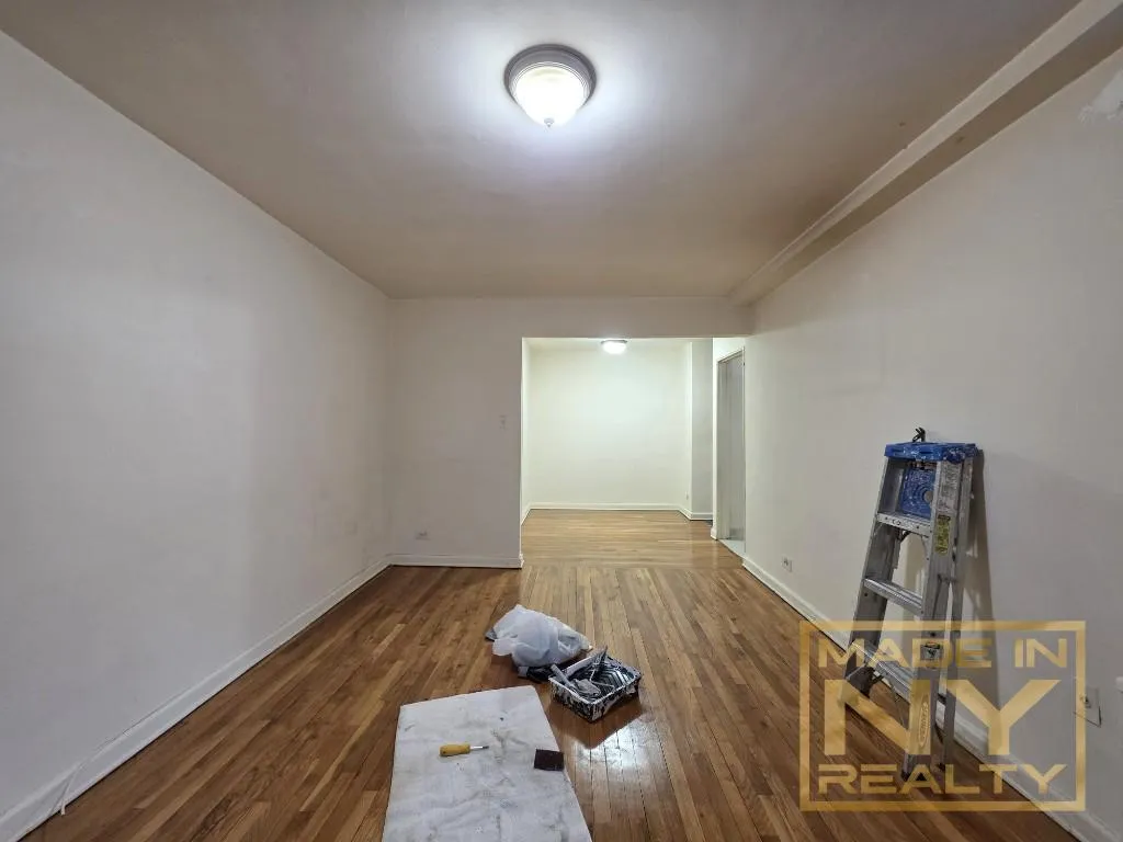 140-18 Burden Crescent 2o8, New York City, New York 11435, 1 Chambre Chambres, 3 Chambres Chambres,1 Salle de bainsSalle de bain,Residential Lease,A Louer,Burden,RLS20070707 140-18 Burden Crescent 2o8, New York City, New York 11435, 1 Chambre Chambres, 3 Chambres Chambres,1 Salle de bainsSalle de bain,Residential Lease,A Louer,Burden,RLS20070707