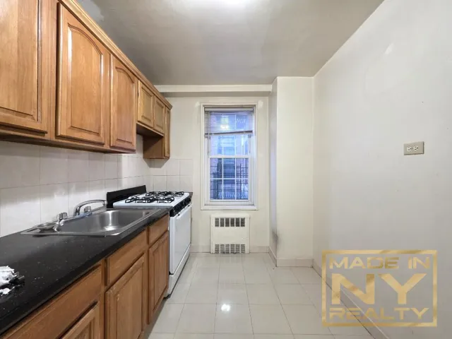 140-18 Burden Crescent 2o8, New York City, New York 11435, 1 Bedroom Bedrooms, 3 Rooms Rooms,1 BathroomBathrooms,Residential Lease,For Rent,Burden,RLS20070707