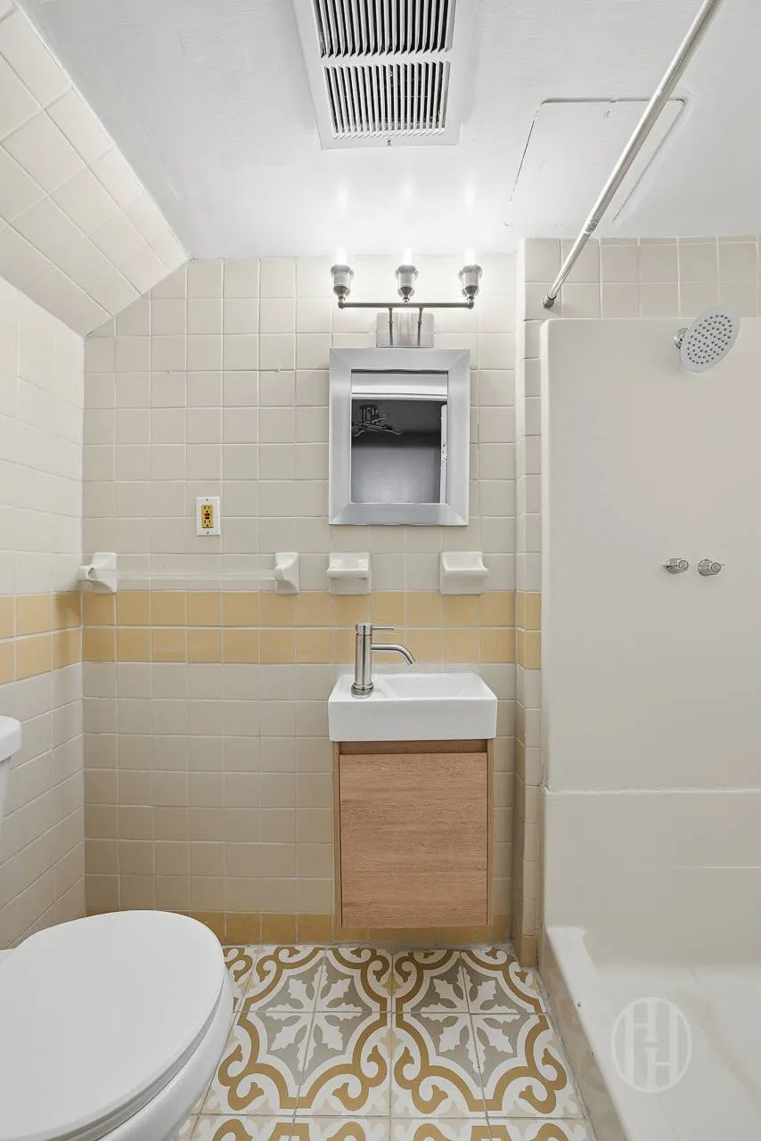 1318 E 58th Street 1, New York City, New York 11234, 1 Chambre Chambres, 3 Chambres Chambres,1 Salle de bainsSalle de bain,Residential Lease,A Louer,58th,RLS20070752 1318 E 58th Street 1, New York City, New York 11234, 1 Chambre Chambres, 3 Chambres Chambres,1 Salle de bainsSalle de bain,Residential Lease,A Louer,58th,RLS20070752