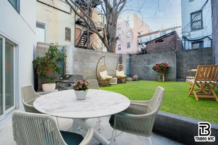 215 S 4th Street 1, New York City, New York 11211, 3 Bedrooms Bedrooms, 6 Rooms Rooms,3 BathroomsBathrooms,Residential Lease,For Rent,4th,RLS20072418