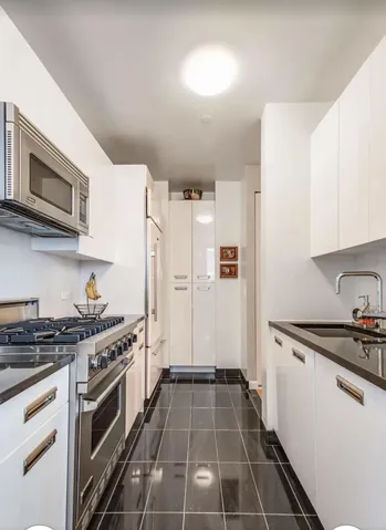 46-30 Center Boulevard, New York City, NY 11109