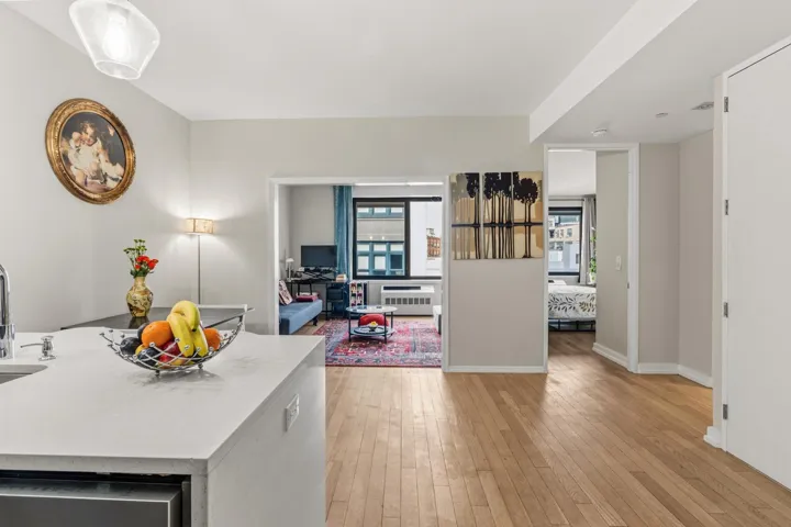 21-45 44th Drive 4-i, New York City, New York 11101, 1 Bedroom Bedrooms, 3 Rooms Rooms,1 BathroomBathrooms,Residential,For Sale,44th,RLS20075601