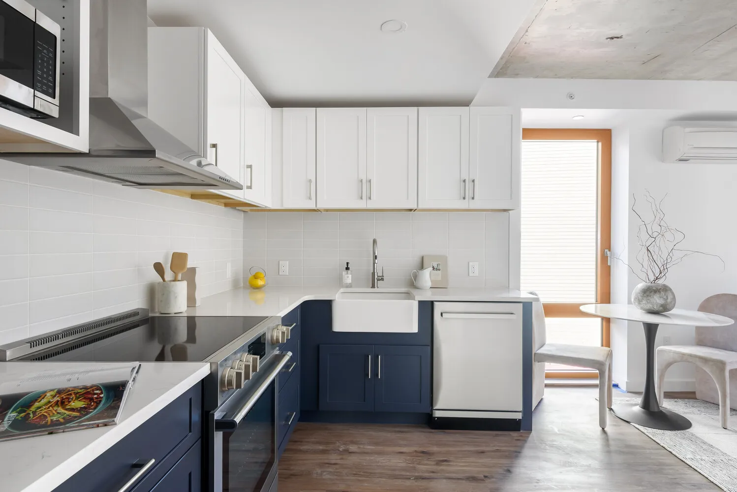 540 Graham Avenue 402, New York City, New York 11222, 2 Bedrooms Bedrooms, 5 Rooms Rooms,2 BathroomsBathrooms,Residential Lease,For Rent,GRAHAM,RLS20075664 540 Graham Avenue 402, New York City, New York 11222, 2 Bedrooms Bedrooms, 5 Rooms Rooms,2 BathroomsBathrooms,Residential Lease,For Rent,GRAHAM,RLS20075664